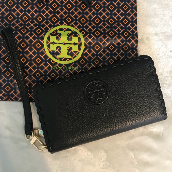 Tory Burch Handbags - Marion Smartphone Wristlet
